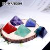 Piramidi di quarzo rosa e fluorite: cristalli curativi per l'equilibrio dei chakra