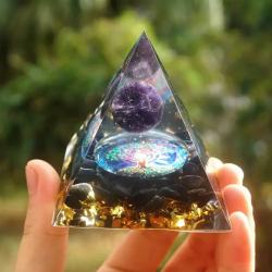 Piramide di orgonite ametista: guarigione Reiki e bilanciamento dei chakra