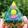 Pyramide d'orgone | Cristaux de péridot pour la guérison et l'équilibrage des chakras
