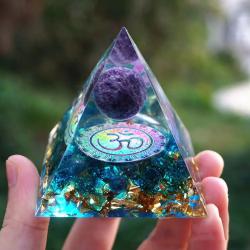 Piramide di Orgone di Ametista e Peridoto: Guarigione Energetica e Meditazione