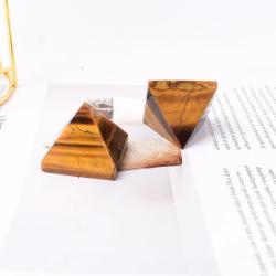 Pyramide en cristal œil de tigre : Guérison, énergie et décoration intérieure