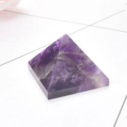 Pyramide de cristal d'améthyste : Soins Reiki et harmonisation des chakras