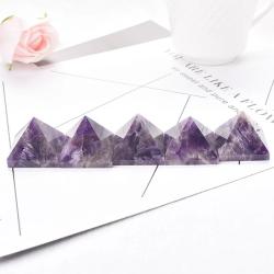 Pyramide de cristal d'améthyste : Soins Reiki et harmonisation des chakras