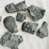 Pierre de shungite : purifie l’eau, protège des CEM et harmonise le chakra racine