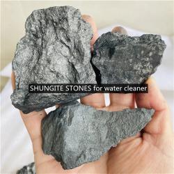 Pierre de shungite : purifie l’eau, protège des CEM et harmonise le chakra racine