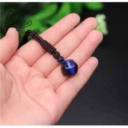 Collier pendentif œil de tigre en obsidienne : Chance et style