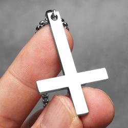Halskette mit umgedrehtem Kreuz aus Edelstahl – Punk & Stilvoll