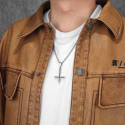 Halskette mit umgedrehtem Kreuz aus Edelstahl – Punk & Stilvoll