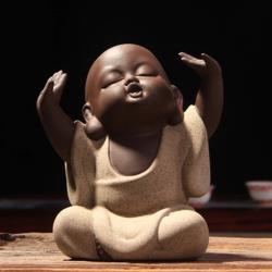 Kleine Buddha-Statue eines Mönchs: Keramik-Sandkunst-Dekor