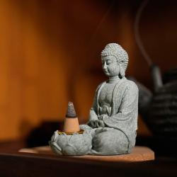 Zen Buda Heykeli: Tütsülük ve Dekoratif Işık Feneri