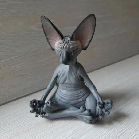 Fröhliche Buddha-Katze als Meditationsfigur: Verspielte Gartenstatue