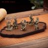 Arhat-Figur aus Messing: Buddhistische Miniatur-Dekoration für Zuhause und Büro