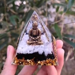 El Yapımı Reçine Kristal Piramit, Buda Figürlü - Dekoratif