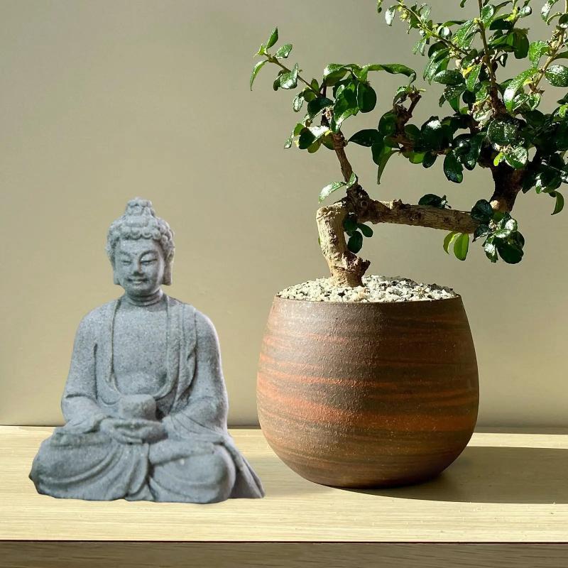 Meditierende Buddha-Statue – Wohndekoration & friedliches Ambiente