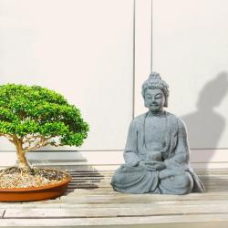Meditierende Buddha-Statue – Wohndekoration & friedliches Ambiente