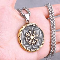Collana con rune vichinghe: ciondoli di Odino, Vegvisir e Valknut