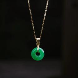 Halskette mit Anhänger aus grünem Jade – Handgefertigter Glücksbringer & Geschenk