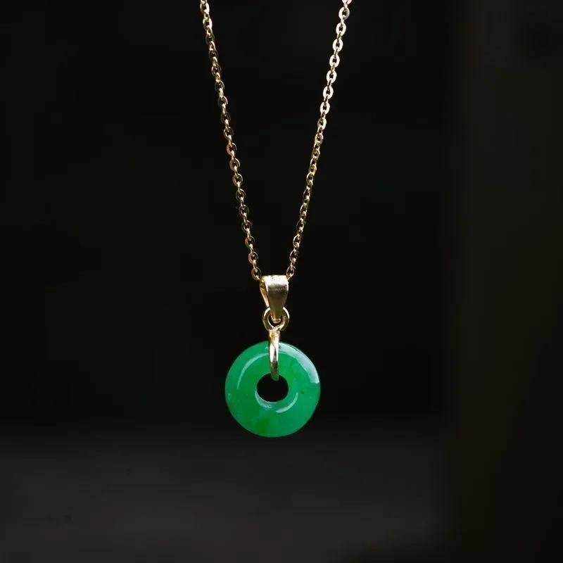Halskette mit Anhänger aus grünem Jade – Handgefertigter Glücksbringer & Geschenk