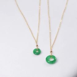 Halskette mit Anhänger aus grünem Jade – Handgefertigter Glücksbringer & Geschenk