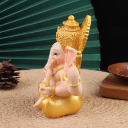 Goldene Ganesha- und Buddha-Statuen: Elefanten für die Heimdekoration