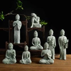 Buddhistische Miniaturfigur: Zen-Dekor aus thailändischem Sandstein