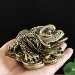 Şanslı Bronz Kurbağa Heykeli: Feng Shui Para ve Refah